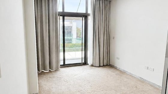 Exquisite villa in MBR City with private beach access, picture 12