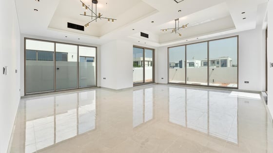Custom built villa in Al Furjan with a private pool, picture 1