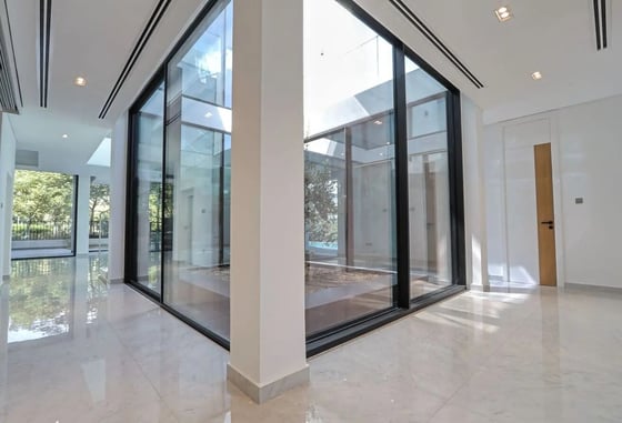 Corner Villa | Exceptional Privacy | 5 Bed + M, picture 4