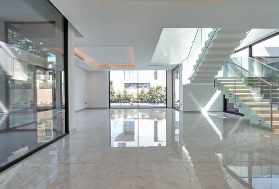 Corner Villa | Exceptional Privacy | 5 Bed + M, picture 1