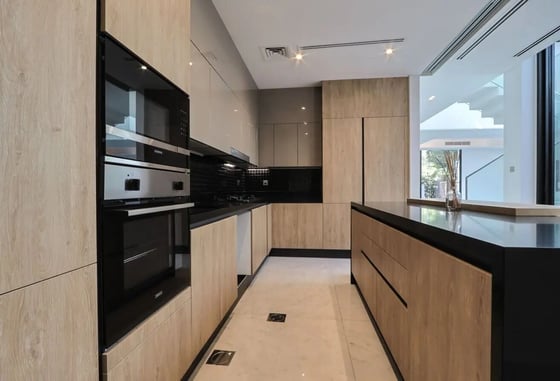 Corner Villa | Exceptional Privacy | 5 Bed + M, picture 6