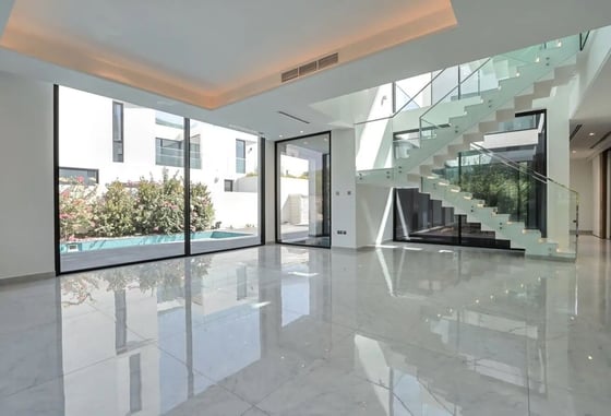 Corner Villa | Exceptional Privacy | 5 Bed + M, picture 2