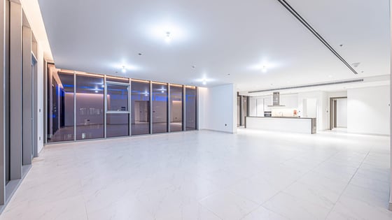 Luxury D1 penthouse in MBR with panoramic views, picture 2