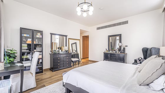 Upgraded villa in Al Furjan with a dedicated driver's room, picture 8