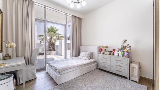 Upgraded villa in Al Furjan with a dedicated driver's room, picture 13