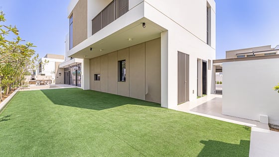 Upgraded villa in Al Furjan with a dedicated driver's room, picture 20