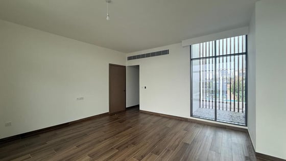 Huge plot villa in Al Furjan with landscaped garden, picture 7