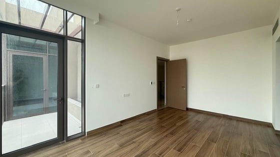 Huge plot villa in Al Furjan with landscaped garden, picture 8
