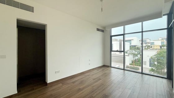 Huge plot villa in Al Furjan with landscaped garden, picture 10