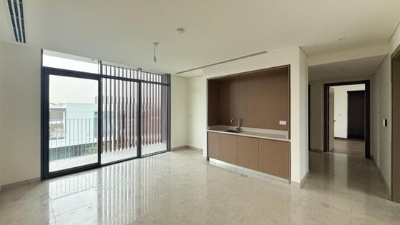 Huge plot villa in Al Furjan with landscaped garden, picture 2
