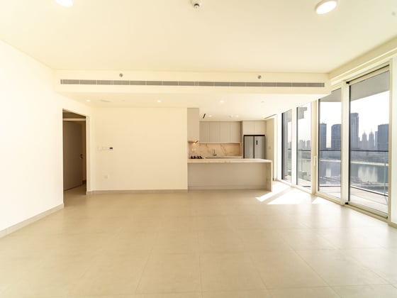 Unfurnished I Spacious Layout I Private Beach, picture 5