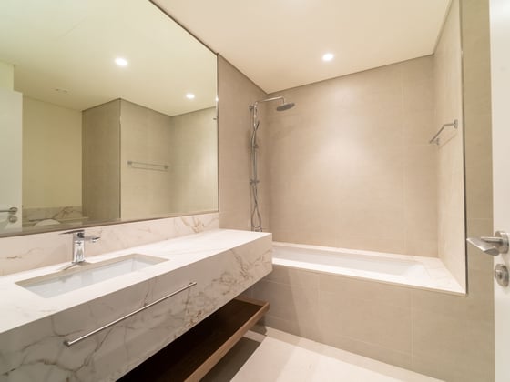 Unfurnished I Spacious Layout I Private Beach, picture 14