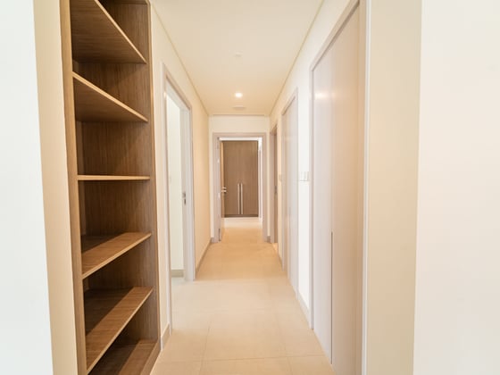 Unfurnished I Spacious Layout I Private Beach, picture 9