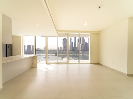 Unfurnished I Spacious Layout I Private Beach, picture 2