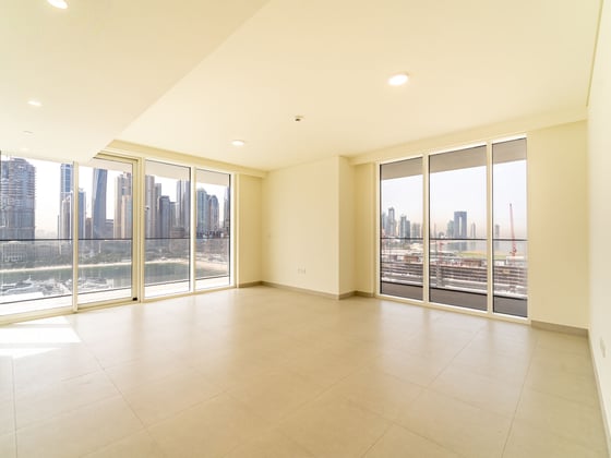 Unfurnished I Spacious Layout I Private Beach, picture 1