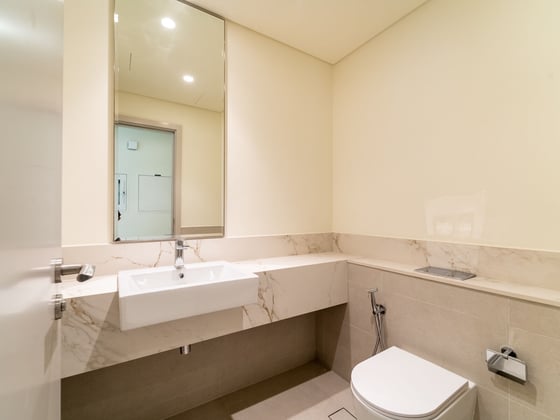 Unfurnished I Spacious Layout I Private Beach, picture 15