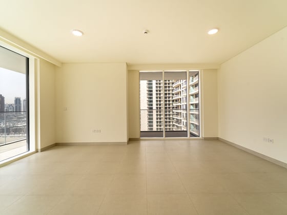 Unfurnished I Spacious Layout I Private Beach, picture 7