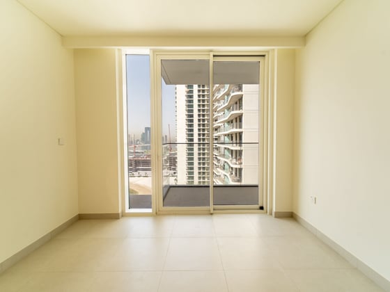 Unfurnished I Spacious Layout I Private Beach, picture 11