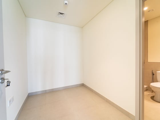 Unfurnished I Spacious Layout I Private Beach, picture 22