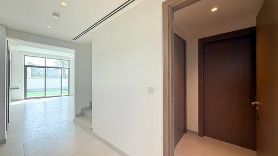 Type A single row villa in Al Furjan with landscape garden, picture 4