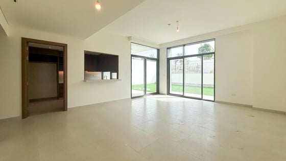 Type A single row villa in Al Furjan with landscape garden, picture 1