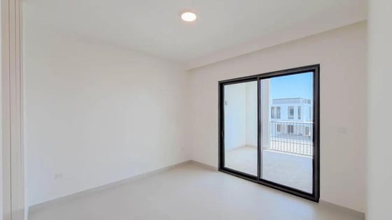 Prime plot villa in Dubai South with full golf course view, picture 5