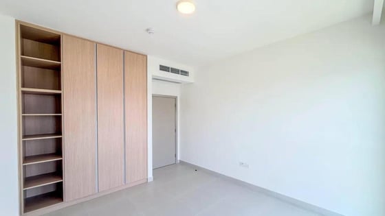 Prime plot villa in Dubai South with full golf course view, picture 6