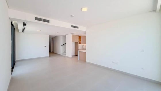 Prime plot villa in Dubai South with full golf course view, picture 2