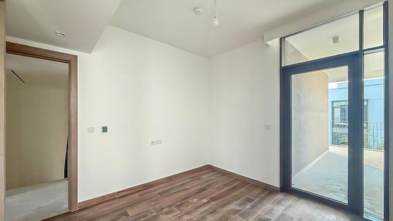 Elevated position villa in Al Furjan with landscaped garden, picture 14