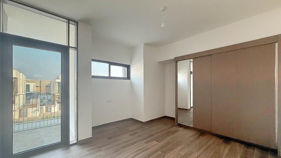 Elevated position villa in Al Furjan with landscaped garden, picture 15