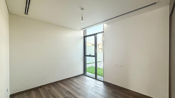 Elevated position villa in Al Furjan with landscaped garden, picture 10