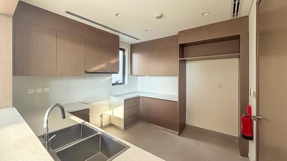 Elevated position villa in Al Furjan with landscaped garden, picture 5