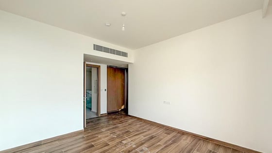 Elevated position villa in Al Furjan with landscaped garden, picture 9