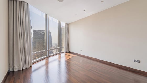 Luxury Burj Khalifa apartment with sea and opera view, picture 5