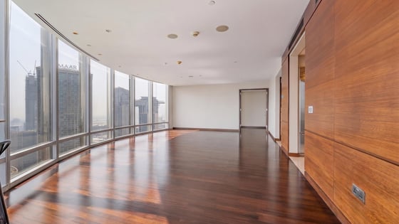 Luxury Burj Khalifa apartment with sea and opera view, picture 1