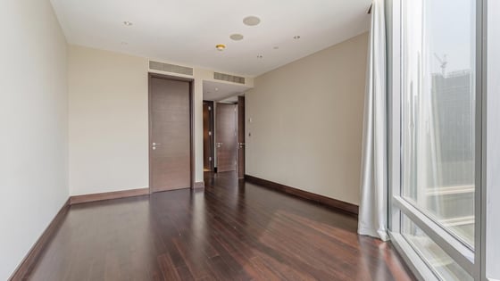 Luxury Burj Khalifa apartment with sea and opera view, picture 6