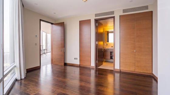 Luxury Burj Khalifa apartment with sea and opera view, picture 8