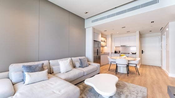 Luxurious upgraded apartment in Dubai Harbour with palm view, picture 1