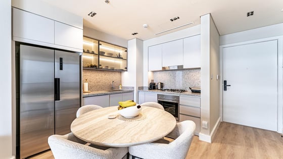 Luxurious upgraded apartment in Dubai Harbour with palm view, picture 3