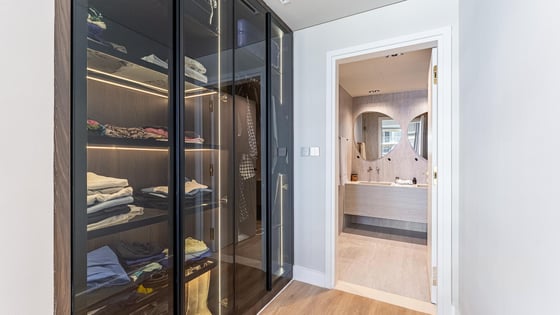 Luxurious upgraded apartment in Dubai Harbour with palm view, picture 9