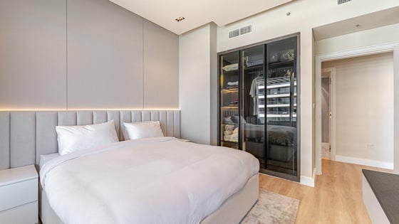 Luxurious upgraded apartment in Dubai Harbour with palm view, picture 8