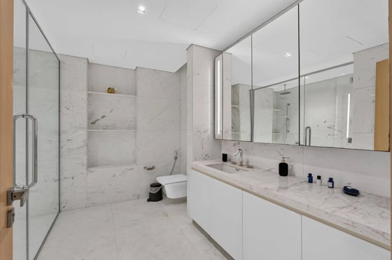 A refined 4-bedroom penthouse in RP Heights, Downtown Dubai, picture 12