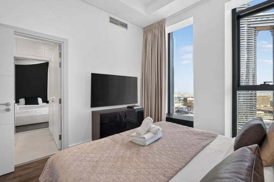 A stunning 5-bedroom triplex at Burj Vista Tower 2, Downtown, picture 8
