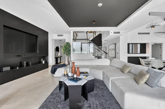 A stunning 5-bedroom triplex at Burj Vista Tower 2, Downtown, picture 2