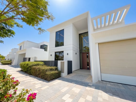Spacious Layout | Landscaped Garden | Unfurnished, picture 1
