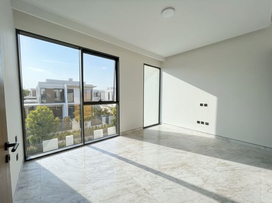 Spacious Layout | Landscaped Garden | Unfurnished, picture 9