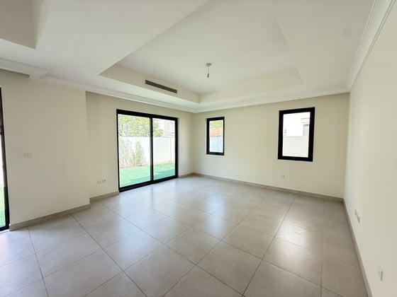 HOT Property| Negotiable| 5Beds |VOT |Close to Park, picture 2