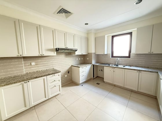 HOT Property| Negotiable| 5Beds |VOT |Close to Park, picture 5