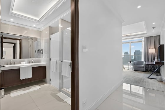 A 3-bedroom apartment in Address Fountain Views 3, Downtown, picture 17