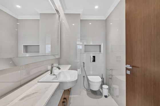 A luminous 3-bed apartment in Address Fountain Views Tower 3, picture 13